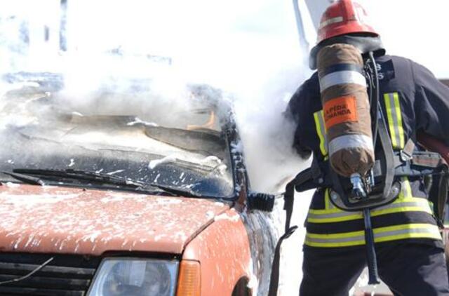 Specialistai: ugnis baudžia nevalyvus vairuotojus