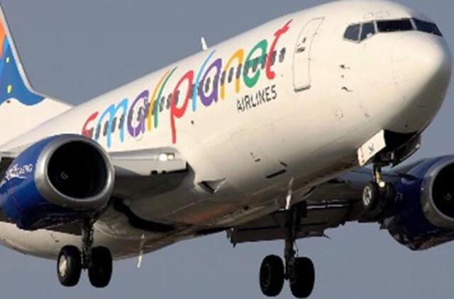 Vilniuje avariniu būdu leidosi bendrovės "Small Planet Airlines" lėktuvas