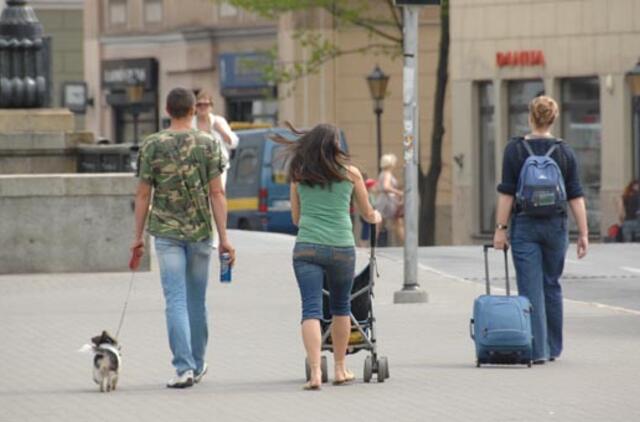 Apklausa: dauguma lietuvių save priskiria viduriniajai klasei