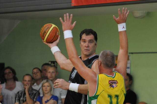 Arvydas Sabonis vis dėlto išbėgo į aikštelę