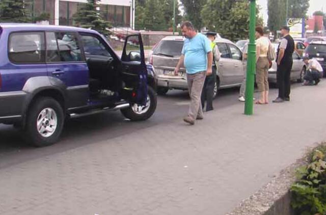 Dėl sugedusių stabdžių apgadinti trys automobiliai