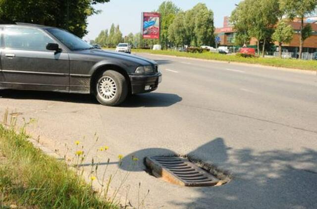 Duobės Baltijos prospekte grasina vairuotojams