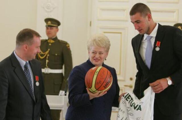 Jauniesiems krepšininkams įteikti ordino "Už nuopelnus Lietuvai" medaliai
