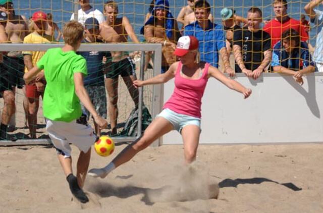 Melnragėje - paplūdimio futbolo turnyras