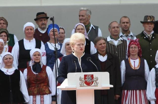 Prezidentė: savos žemės, tautos, savo bendrapiliečių nesirenkame - Lietuva pasirenka mus
