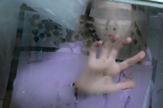 Atsiimti vaikų iš močiutės - tik su policijos pagalba