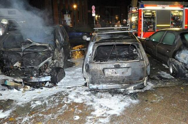 Berlyne toliau siaučia automobilių padegėjai