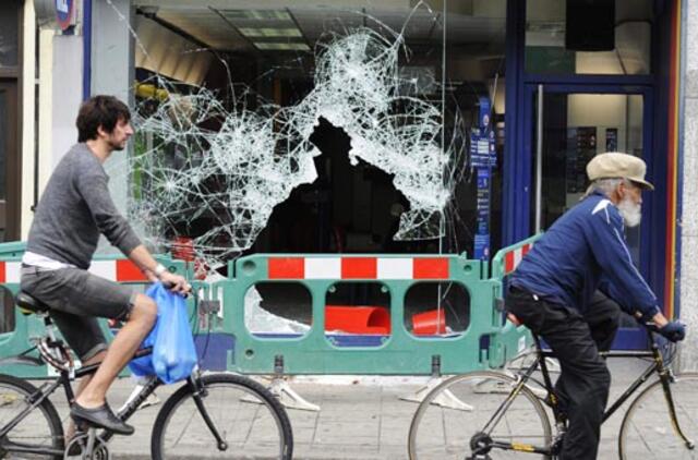 Dėl smurto Londone šalies vidaus reikalų sekretorė nutraukė atostogas