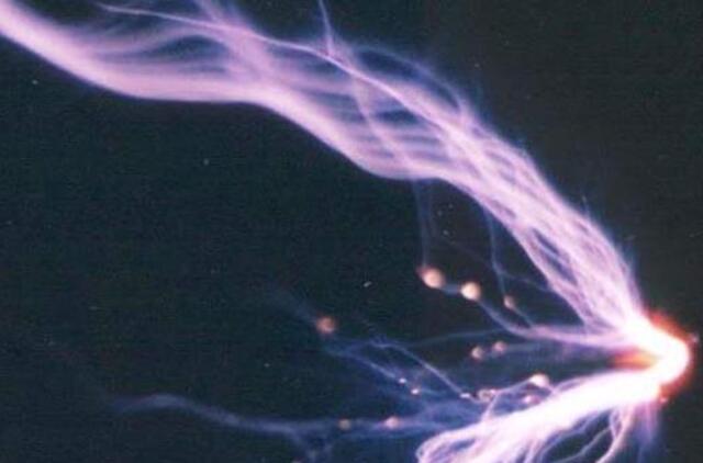 Į vokiečių turistų autobusą netoli Kaliningrado trenkė kamuolinis žaibas