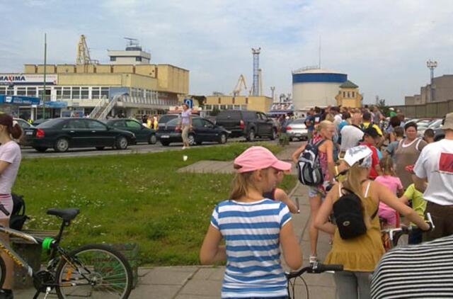 Ilgąjį savaitgalį Smiltynės perkėloje buvo karšta