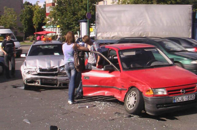 Judrioje sankryžoje susidūrė automobiliai