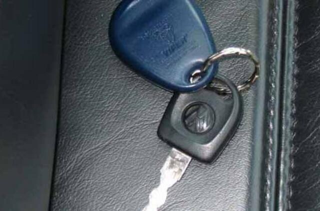 Kaune plėšikai atėmė iš jaunuolio automobilį