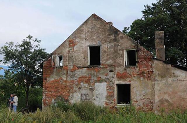Savininkai tyli, šeimininkauja benamiai