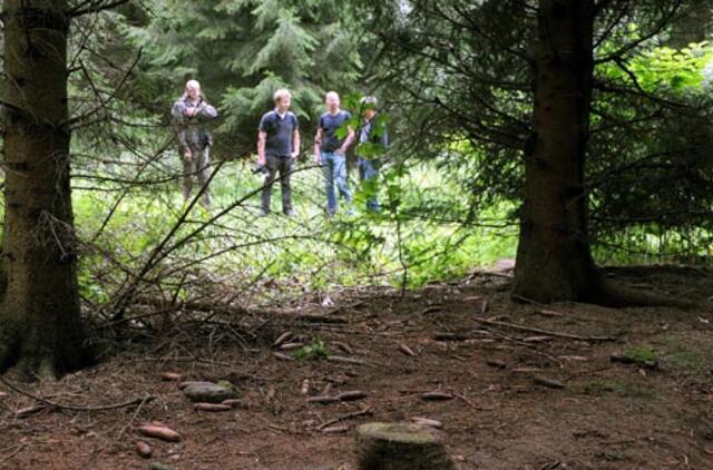 Vokietijoje rastos trys kartu nusižudžiusios merginos