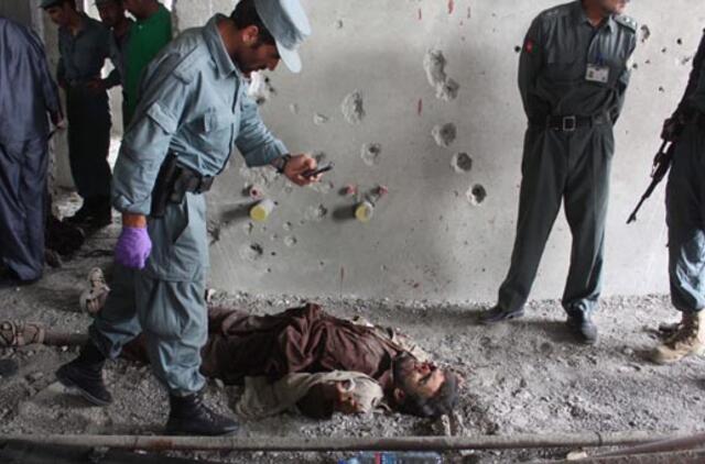 Afganistane kariškiai nukovė sukilėlius, įvykdžiusius atakas Kabule