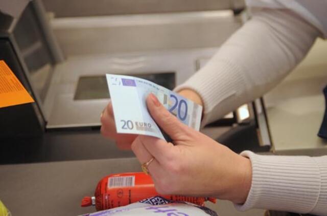 Darbuotojams, neišėmusiems iš apyvartos įtartinų euro banknotų, grės 1-5 tūkst. litų bauda