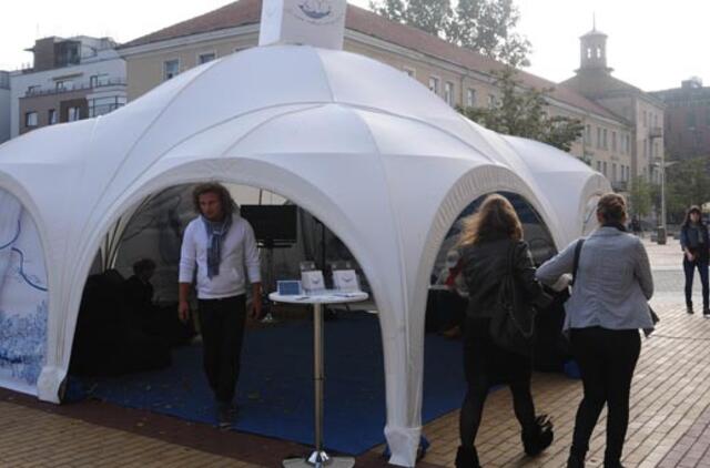 Kosėjantis paviljonas primena apie užmirštas ligas