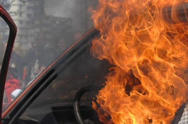 Šilutėje padegtas spaustuvininko automobilis