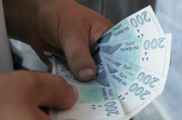 Tyrimas: atlyginimą ilgainiui teks vis labiau "užsidirbti"