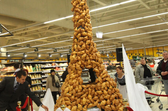 Atidengtas didžiausias šalyje valgomas Eifelio bokštas