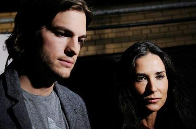 Demi Moore įskaudinta ir pažeminta dėl Ashton Kutcher neištikimybės