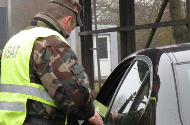 Draudimo neturėjęs vairuotojas pasienietei ir policininkui siūlė kyšį