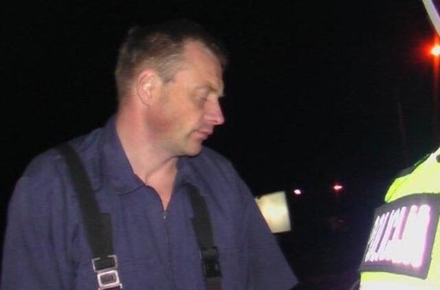 Girtas "Ford Mondeo" vairuotojas nespėjo sustoti