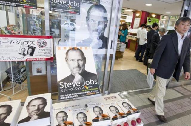 Internetinėje prekyboje pasirodė oficiali Steve Jobso biografija