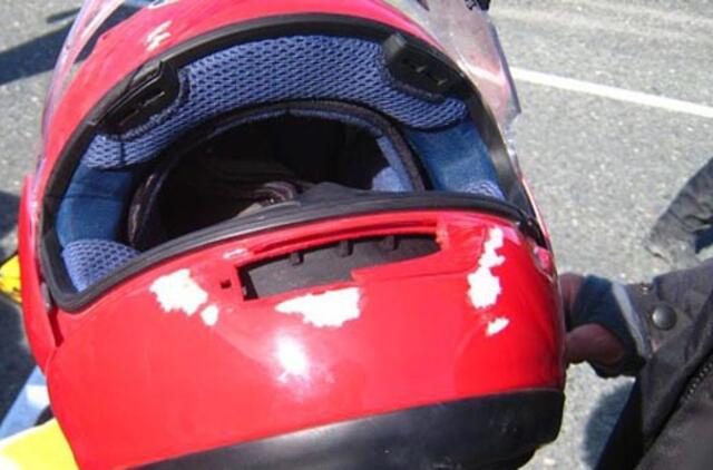 Kaune per motociklo avariją nukentėjo du žmonės