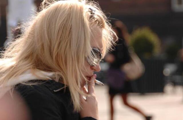 Nori uždrausti rūkyti viešose miesto vietose