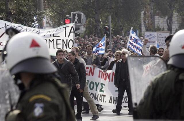 Protestai sutrikdė karinį paradą Graikijoje