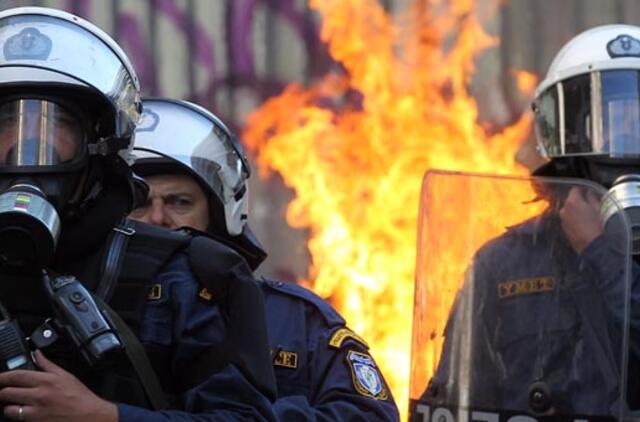 Riaušėse prie Graikijos parlamento - pirmoji auka