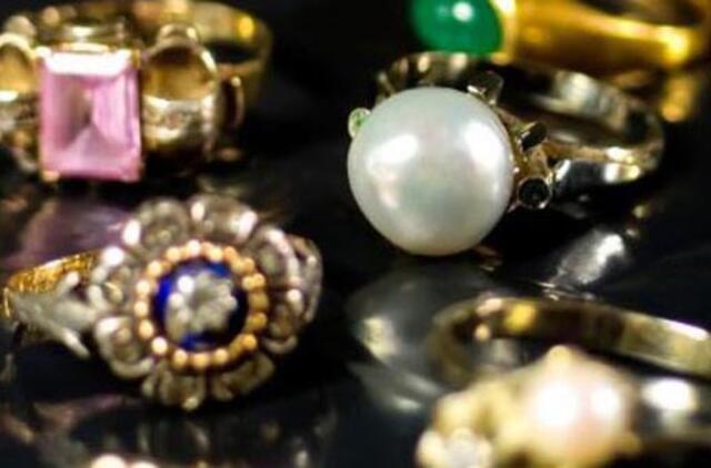 Vagys iš šilutiškės namo išnešė pinigus ir juvelyrinius dirbinius