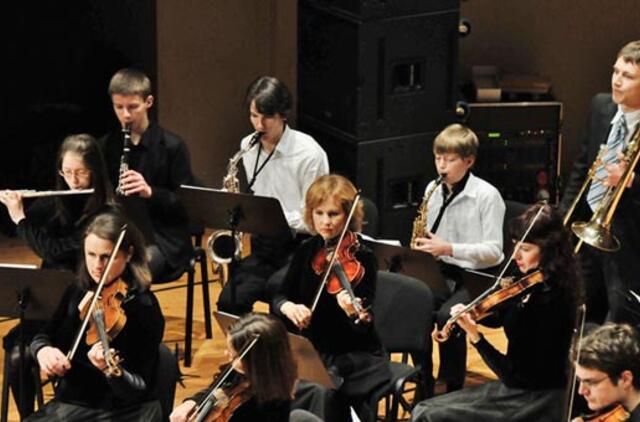 Kaip koncertų salėje karvė ėdė šieną