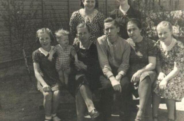 Klaipėdos akvarelės: namai ir žmonės (221)