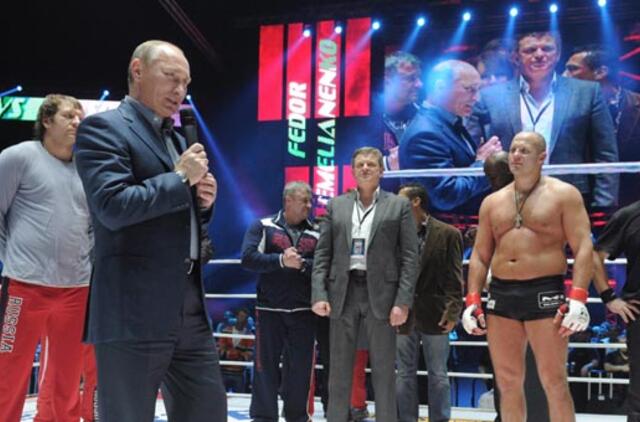 Sporto varžybų žiūrovai nušvilpė kalbą sakiusį Vladimirą Putiną