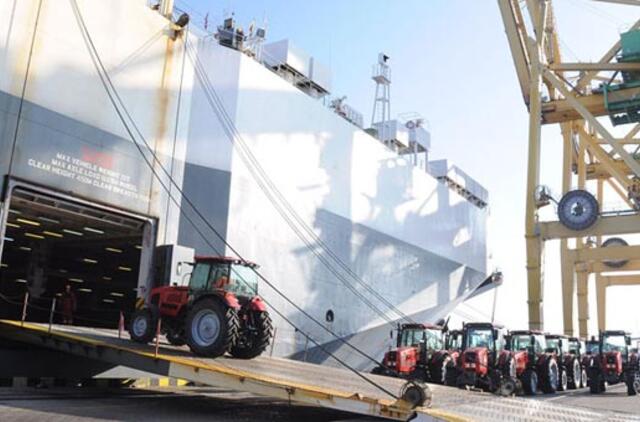 Traktorių gabenimas į Venesuelą įgauna pagreitį