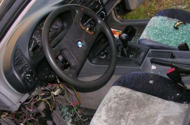 Vagis automobilyje paliko savo tapatybės kortelę
