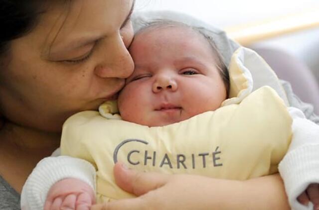 Vokietijoje moteris pati pagimdė 6 kg svorio kūdikį