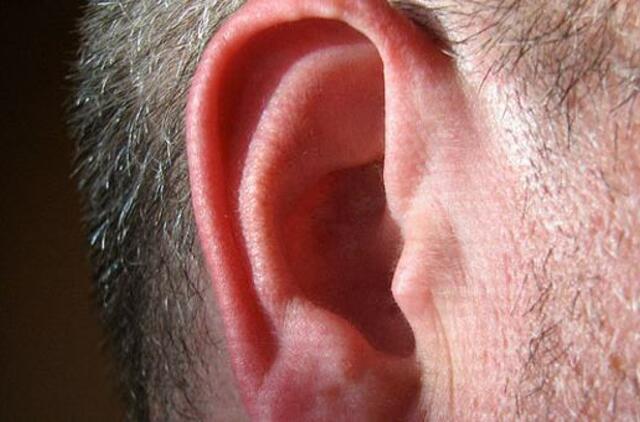 Vyras peštynių metu varžovui nukando ausį