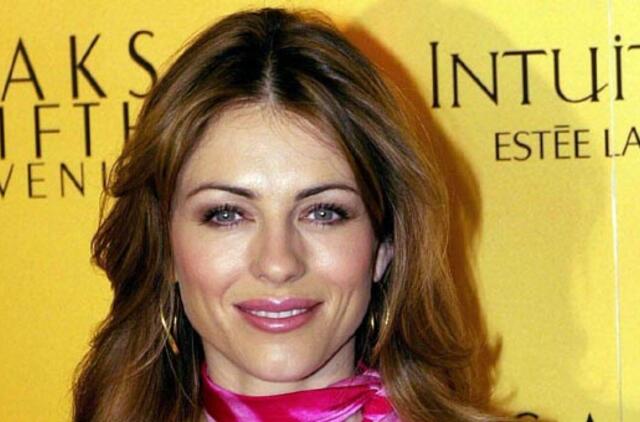 Elizabeth Hurley savo devynmečiui sūnui ieško agento