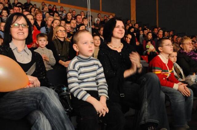 KLASCO darbuotojų vaikus pasveikino kalėdinis cirkas