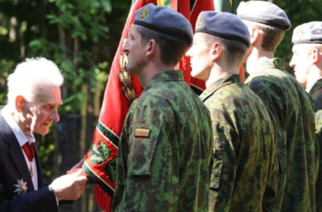 Lietuva atsisveikina su partizanu Viktoru Šniuoliu
