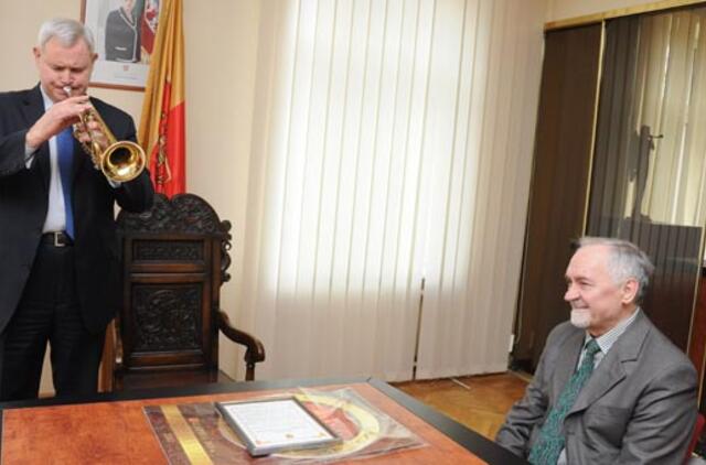 Meras pasveikino savo pirmąjį mokytoją