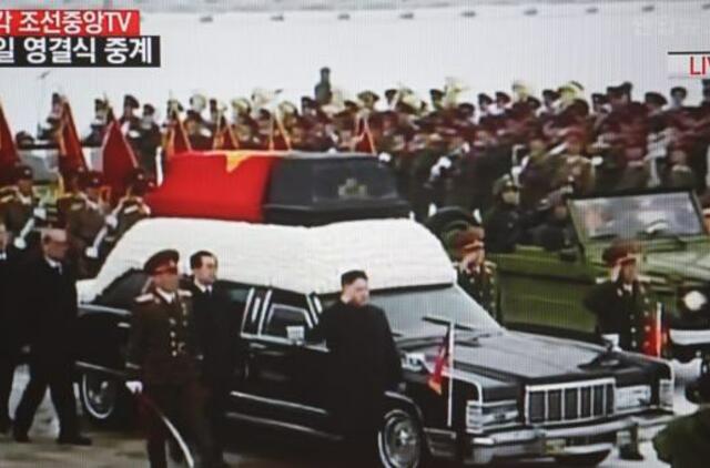 Prasidėjo Kim Čen Iro laidotuvių ceremonija