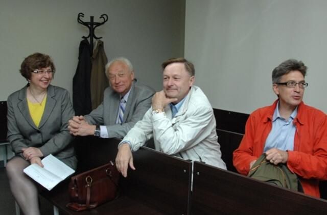 Skundas dėl politikų "vokelių" atmestas