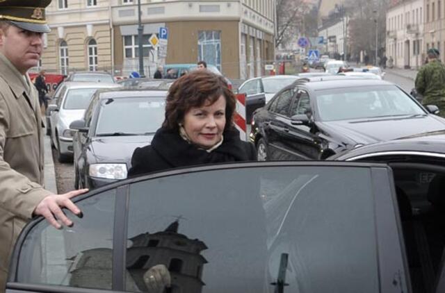 Valstybėje niekas nežino, kiek tarnybinių automobilių