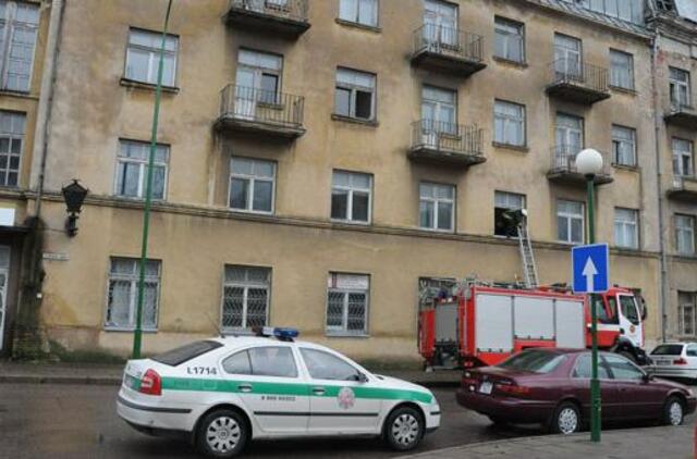 Vėjas daužo "Viktorijos" viešbučio langus