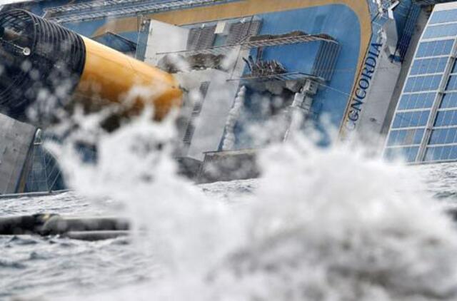Bangos išjudino "Costa Concordia"