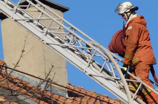 Dėl šalčių daugėja gaisrų